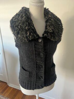 LOFT Charcoal Knit Button-Up Sweater Vest with Faux Fur Collar. Size XS.